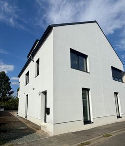 Wohnen mit Charakter: Großzügiges Doppelhaus in Reichelsheim
