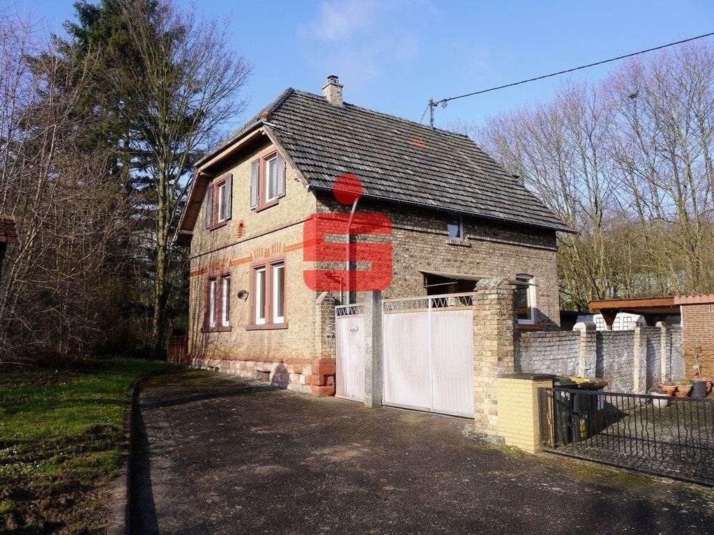 Solides Backsteinhaus auf riesigem Grundstück