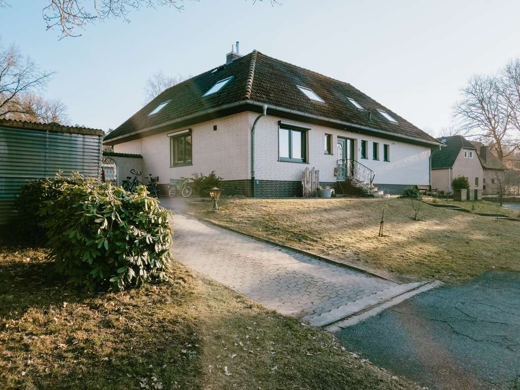 Immobilie in Bispingen - Attraktives Einfamilienhaus mit großem Grundstück, Ferienwohnung und vielen Extras  - Bild 1