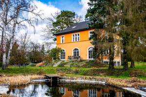 Wunderschöne Villa mit herrlichem Parkgarten, Badeteich und Einliegerwohnung – Die vollständige Adresse der Immobilie erhältst du vom Anbieter., 15569 Woltersdorf – Vorschaubild 1