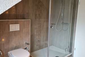 Exklusive 3-Zimmer-Dachgeschosswohnung (ca. 82 qm Grundrissfläche) mit Balkon in top gepflegtem MFH – Die vollständige Adresse der Immobilie erhältst du vom Anbieter., 57076 Weidenau, Siegen – Vorschaubild 6