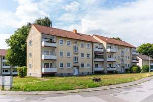 Hochparterre mit Balkon und gutem Schnitt!