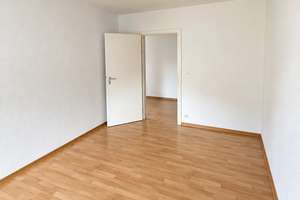 NEU *Paul & Partner*  3-ZIMMER WOHNUNG MIT BALKON & 2 STELLPLÄTZEN IN RUHIGER WOHNGEGEND! – 65197 Rheingauviertel / Hollerborn, Wiesbaden – Vorschaubild 2
