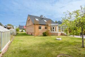 Hochwertiges Einfamilienhaus mit beheiztem Wintergarten und schönem Garten in familiärer Umgebung – 13591 Staaken, Berlin – Vorschaubild 2