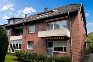 Helle, gut geschnittene Dachgeschosswohnung mit Balkon & Garage in ruhiger, grüner Lage von Bramfeld