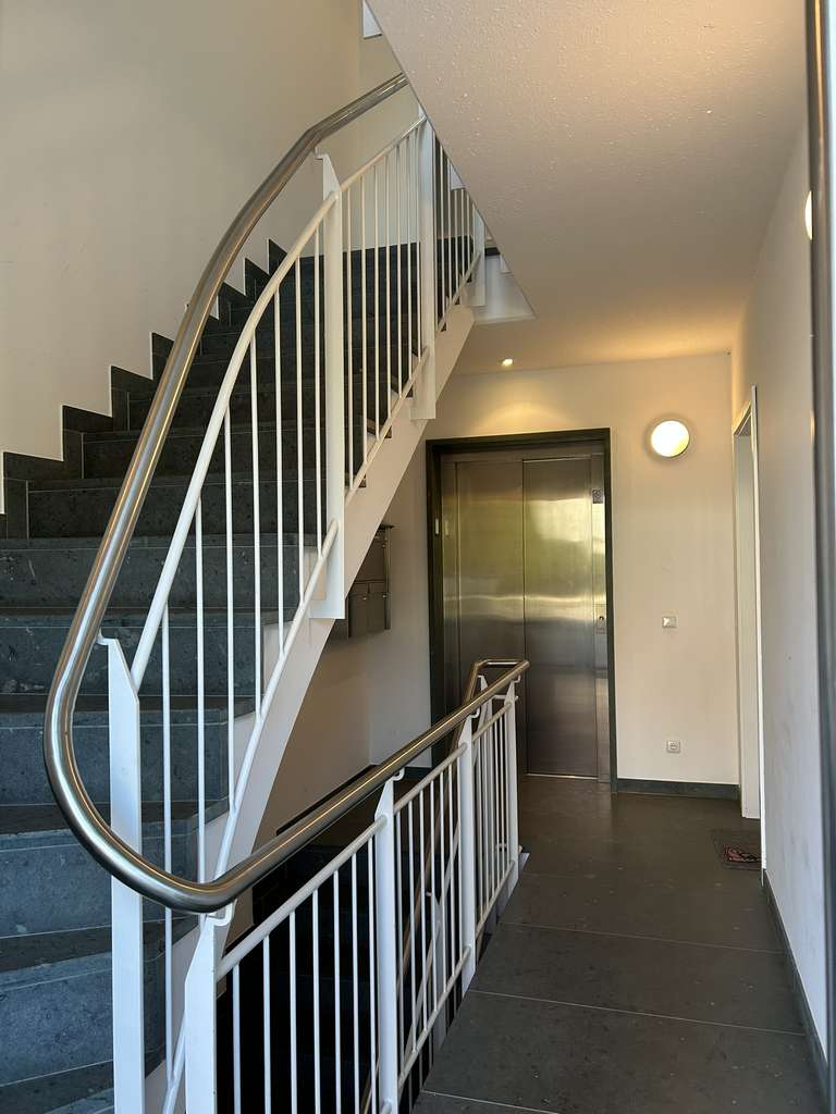 Immobilie in Pullach im Isartal - Großzügige 4-Zimmer-Wohnung mit Balkon und Loggia in Südausrichtung! - Bild 2