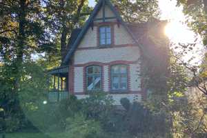 Etwas Besonderes: Das historische Gärtnerhaus des Schlosses Düneck, mit traumhaftem Grundstück – Dünenweg 44, 25436 Pinneberg (Kreis) – Vorschaubild 1