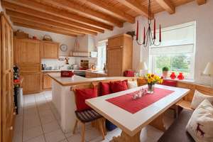 Viel Raum zum Leben – stilvolles Haus mit Wintergarten, Kamin und traumhaftem Garten – Die vollständige Adresse der Immobilie erhältst du vom Anbieter., 30938 Burgwedel – Vorschaubild 3