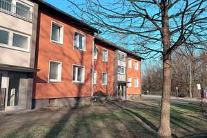 Balkon + Garten! Sanierte 2,5 Zimmer Wohnung (EG)