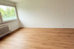 Modernisierte 1-Zimmer-Wohnung mit neuer Einbauküche und Blick ins Grüne – Flaschenträgerstraße 15, 81927 Englschalking, München – Vorschaubild 3