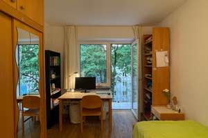 Untermiete: Zimmer mit Balkon im Studentenwohnheim (befristet für April & Mai, 4. OG, Maxvorstadt)
