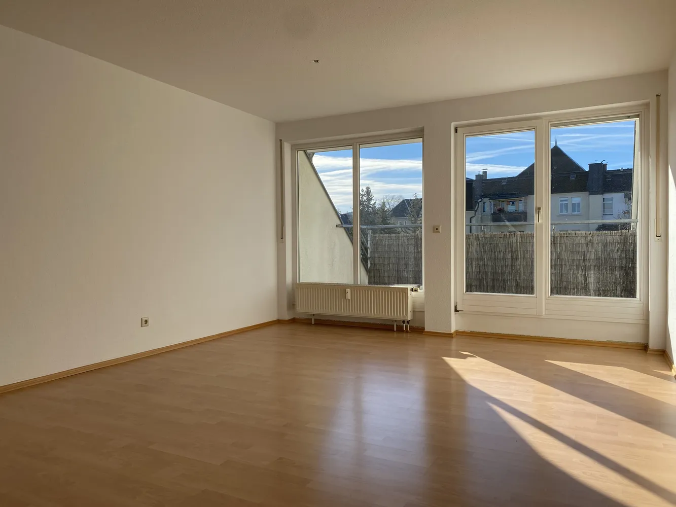 Sonnige 3-Raum-Wohnung mit 2 schönen Balkonen, Vogtlandkreis – Bild 1