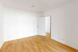 Karlshorst: Helle 3-Zimmer-Wohnung mit Balkon & Einbauküche – Heiner-Müller-Straße 19, 10318 Karlshorst, Berlin – Vorschaubild 3