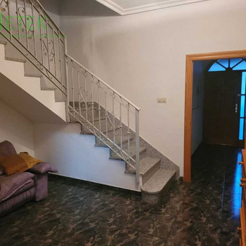 Haus in sehr ruhiger Gegend, renoviert und modernisiert. Mit vielen Möglichkeiten und komplett nach 