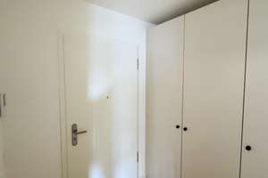 Modernes großes voll möbliertes Süd-Balkon Apartment mit Abstellkammer und Waschmaschinenanschluss!! – Glienicker Weg 136, 12489 Adlershof, Berlin – Vorschaubild 7