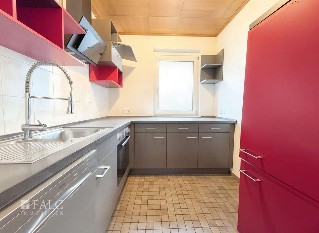 Immobilie in Hennef (Sieg) - Mehr Platz geht nicht: Top-Objekt für Handwerker mit XXL-Garage und flexiblem Raumangebot - Bild 3