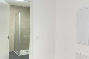 Balkon-2-Zimmer-Terrassenwohnung mit moderner Küche in Frankfurt – 60329 Bahnhofsviertel, Frankfurt am Main – Vorschaubild 3