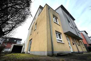 PETS ALLOWED IN 2011 DUPLEX HOUSE! approx. 166 m², 4.5-Room, 3.5-Bed, 2.25-Bath, Garage and Parking – Die vollständige Adresse der Immobilie erhältst du vom Anbieter., 65205 Erbenheim, Wiesbaden – Vorschaubild 1