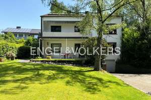 Zweifamilienhaus in exklusiver Lage