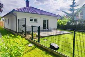 Freundliches Einfamilienhaus im Grünen mit Garten – Berlin – Vorschaubild 1