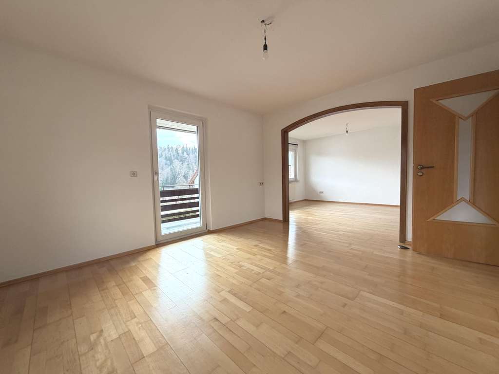 Immobilie in Sigmaringen - Gepflegtes Einfamilienhaus mit Einliegerwohnung in Oberschmeien (Sigmaringen) - Bild 1