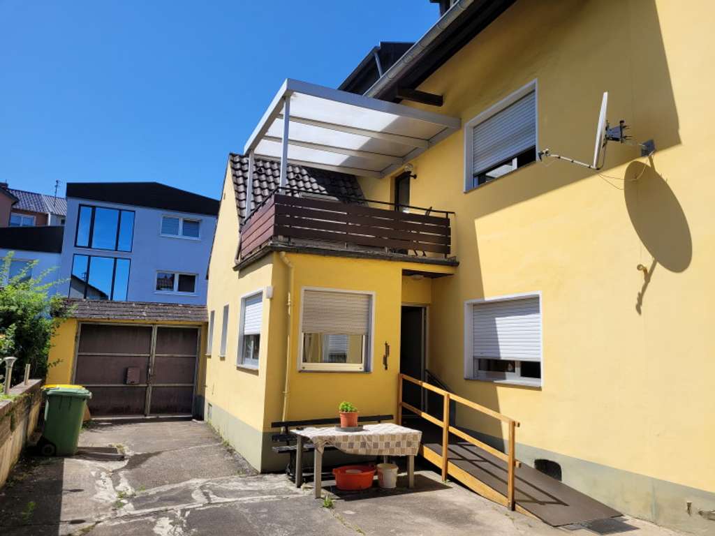 Immobilie in Bornheim - 7-ZIMMERHAUS MIT 3 BÄDERN, 2 GARAGEN UND GROSSEM GARTEN. AUCH ALS MEHRGENERATIONENHAUS NUTZBAR. - Bild 1