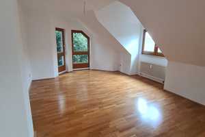 Attraktive Dachgeschosswohnung mit zwei Zimmern sowie Balkon und Einbauküche in Wilhelmshöhe – Kassel – Vorschaubild 3
