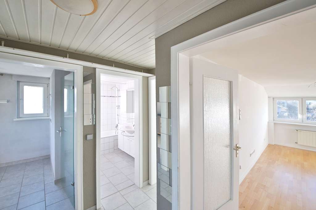 Immobilie in Filderstadt - Helle Wohnung mit Balkon & Einbauküche – sofort bezugsfrei - Bild 4