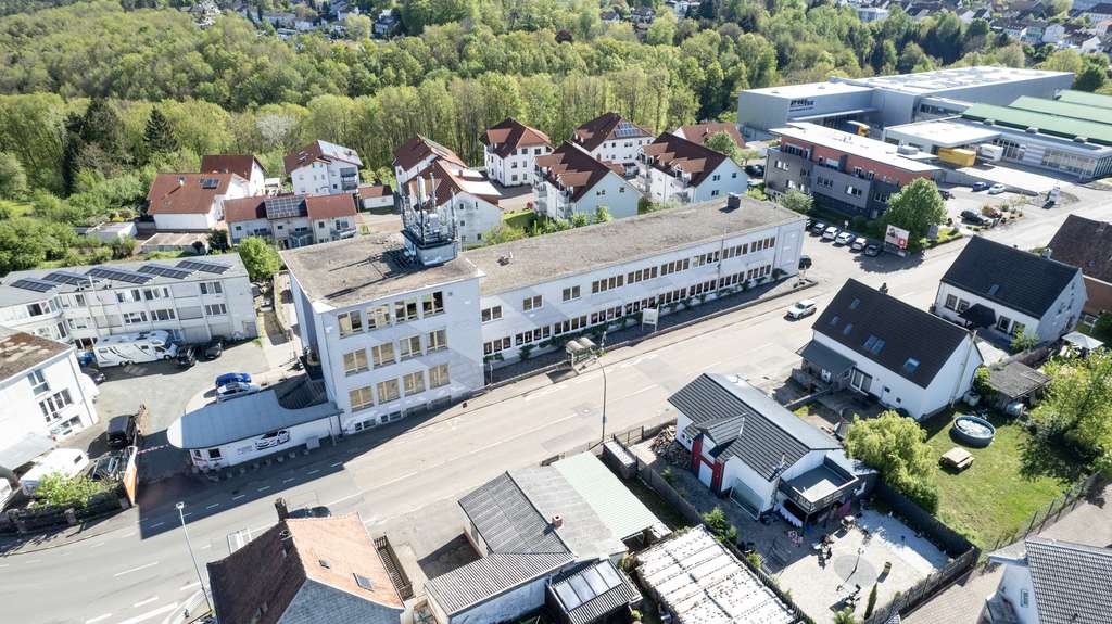 Exklusives gewerblich vermietetes Anlageobjekt mit Loft-Wohnung: 7% Rendite und Potenzial