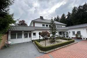 Wohnhaus mit 2 Wohneinheiten und Nebenfläche / Sakralraum in Essen (Oldenburg)