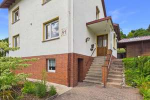 Familienfreundliches Einfamilienhaus mit großem Garten, Teich und Garage in Hauneck – Die vollständige Adresse der Immobilie erhältst du vom Anbieter., 36282 Hauneck – Vorschaubild 2