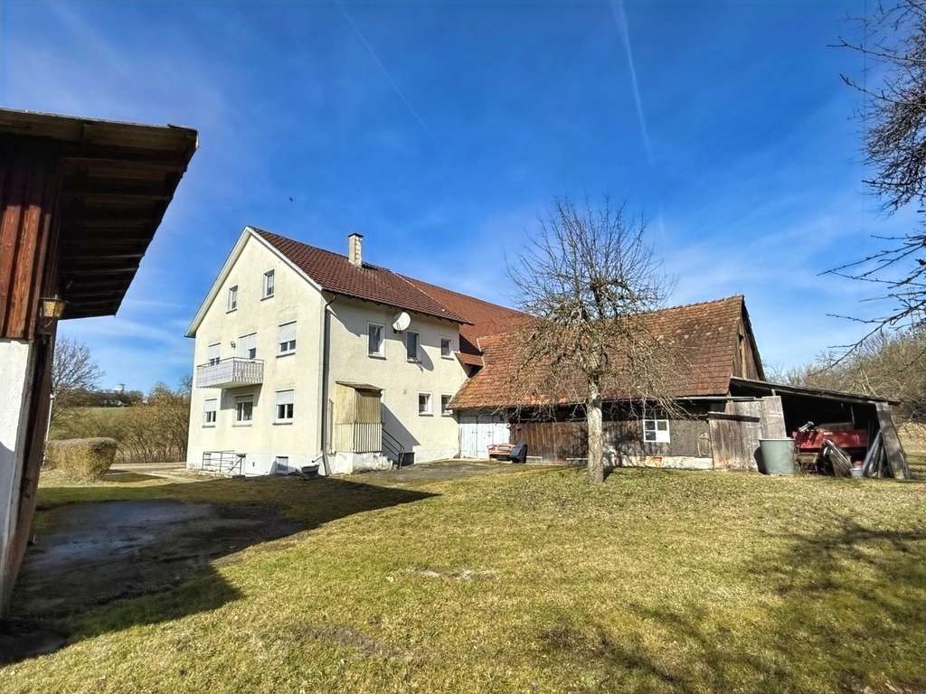 Immobilie in Sauldorf - Bauernhaus mit Nebengebäuden auf knapp 6.000 m² Grundstück in traumhafter Randlage - Bild 2