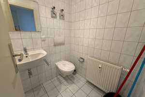 Neue EBK /  im 1. OG mit Laminat- Bad mit Wanne** – Frankenberger Straße 89, 9131 Chemnitz – Vorschaubild 3
