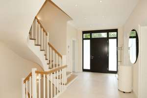 Weiße Siedlung - exklusive Villa in erster Rheinlage