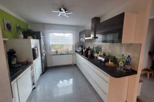 Mädels-WG-Zimmer in Reihenhaus mit Terrasse und schönem Garten zur Mitbenutzung