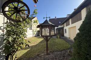 Charmantes Einfamilienhaus mit 2 Garagen, Nebengebäuden, schönem Hof und Garten – Die vollständige Adresse der Immobilie erhältst du vom Anbieter., 76707 Hambrücken – Vorschaubild 3