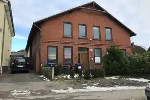 2 Eigentumswohnungen Im Mehrfamilienhaus in Lübeck zu verkaufen. – Lübeck – Vorschaubild 1