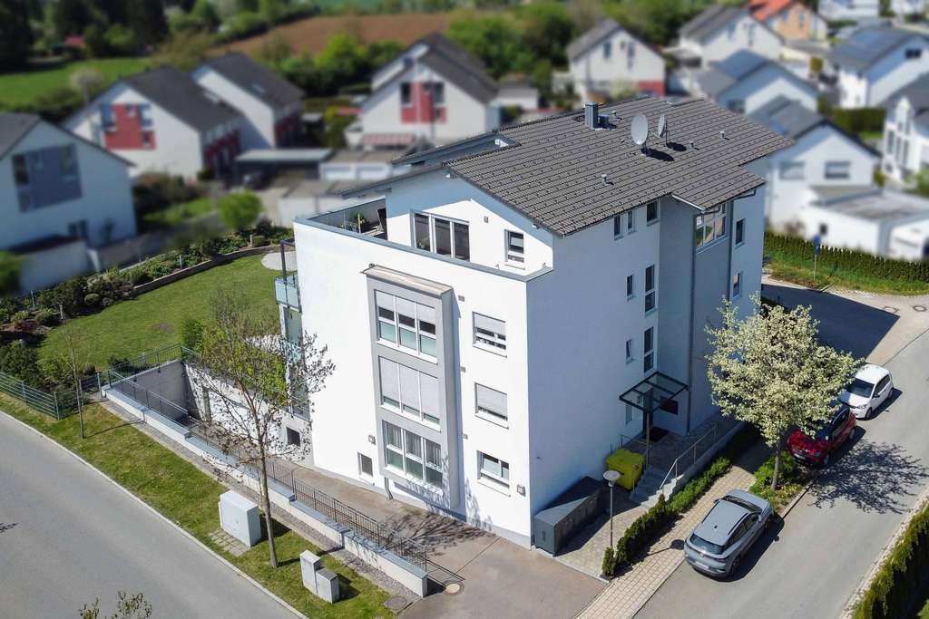 Atemberaubende Aussicht: Geschmackvolles Penthouse mit Weitblick und Zwei TG Stellplätze 