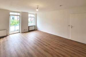 Großzügige, helle 4-Zimmerwohnung + ruhige Hinterhoflage + Balkon + Einbauküche als Option!