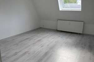 4 Zimmer Dachgeschosswohnung auf zwei Ebenen ohne Balkon in Solingen Stadtmitte – Bismarckstraße 18, 42659 Burg/Höhscheid, Solingen – Vorschaubild 3