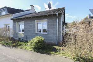 Vermietetes und gepflegtes Haus in Rheinnähe in Bad Godesberg - Mehlem – Die vollständige Adresse der Immobilie erhältst du vom Anbieter., 53179 Mehlem, Bonn – Vorschaubild 1