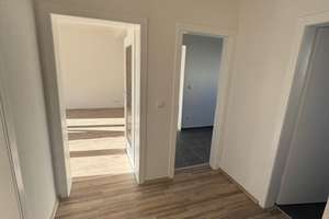 Erdgeschoss! Sanierte 2Zimmerwohnung mit Balkon – Hölderlinstraße 18, 47226 Rheinhausen-Mitte, Duisburg – Vorschaubild 1