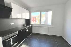 Stylish und modern! TOP Wannenbad + Einbauküche – Sudetenweg 15, 38448 Wolfsburg – Vorschaubild 3