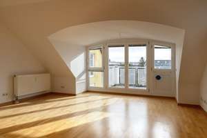 3 Zimmer Dachgeschosswohnung mit Sonnenterrasse und Balkon