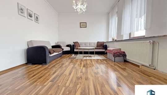 Bild von Vielseitiges Wohnhaus mit zwei Einheiten, Innenhof, Garage und Nebengebäude - flexibel nutzbar