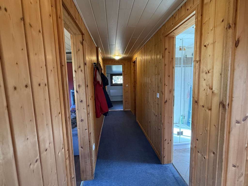 Immobilie in Waabs - Ruhige Lage nahe Ostseestrand: Saniertes Ferienhaus mit Kaminofen & großzügigen Terrassen - Bild 4