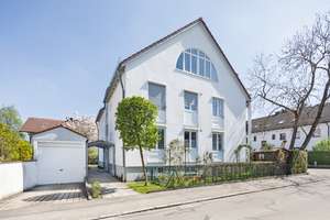Lichtdurchflutete, bezugsfreie Dachgeschoss Wohnung mit Balkon – Die vollständige Adresse der Immobilie erhältst du vom Anbieter., 81825 Gartenstadt Trudering, München – Vorschaubild 9