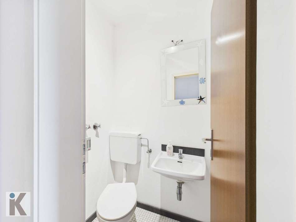 separates WC