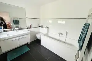 Stadt und Natur - Modernes Wohnen mit Einliegerwohnung in Frechen-Königsdorf – Rhein-Erft-Kreis – Vorschaubild 8