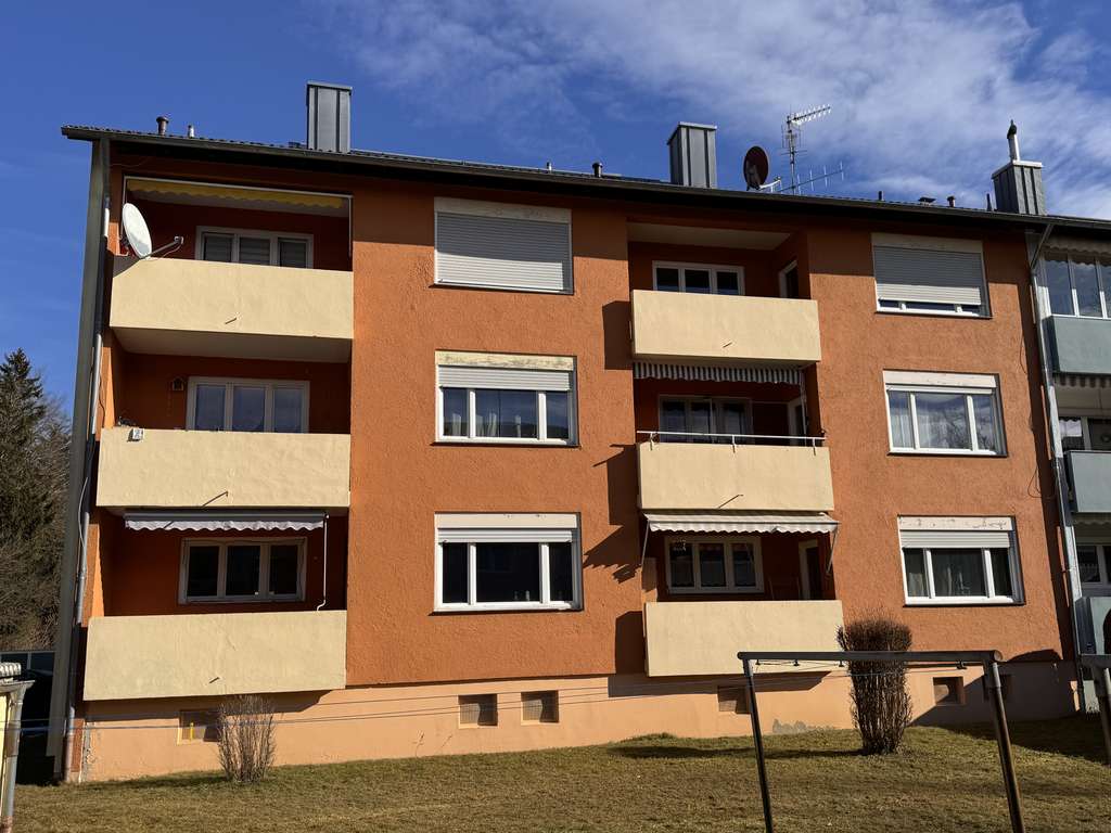 Immobilie in Traunreut - 4 Zimmer Wohnung mit Garten renovierungsbedürftig - Bild 0